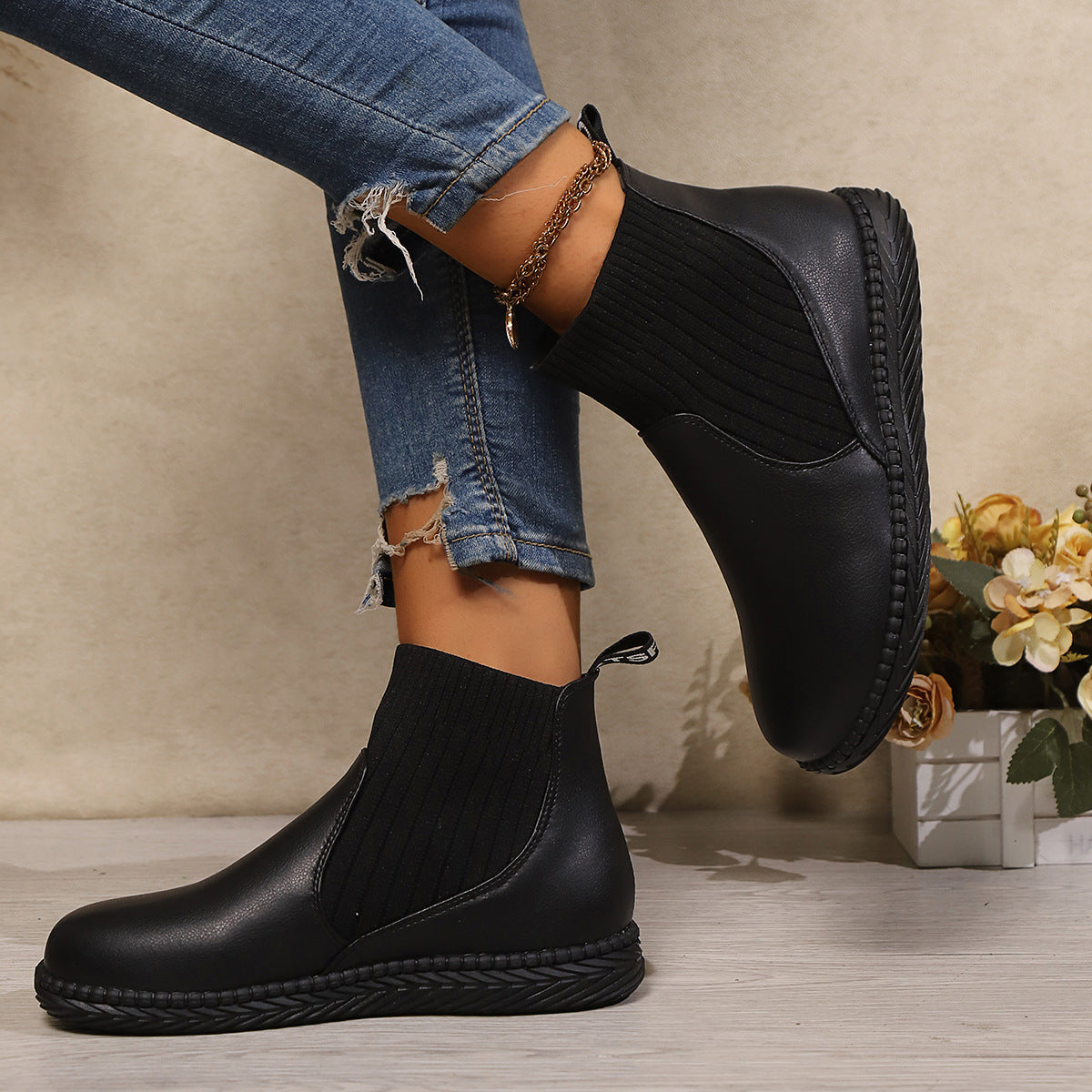 Round headed Martin boots with flat bottomed sleeves