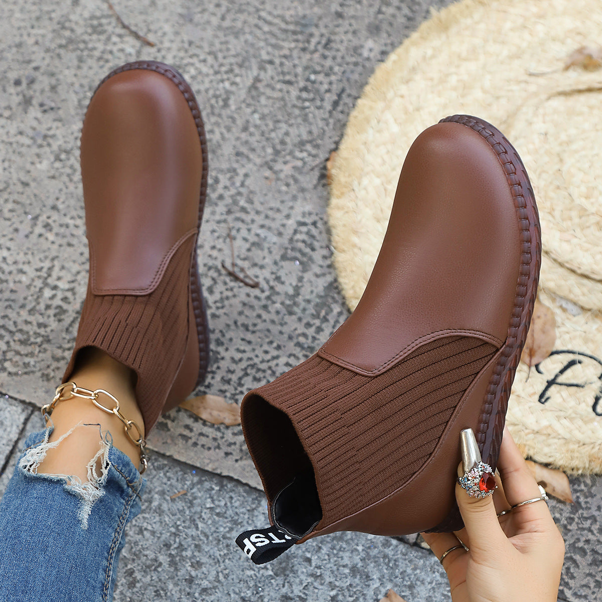 Round headed Martin boots with flat bottomed sleeves